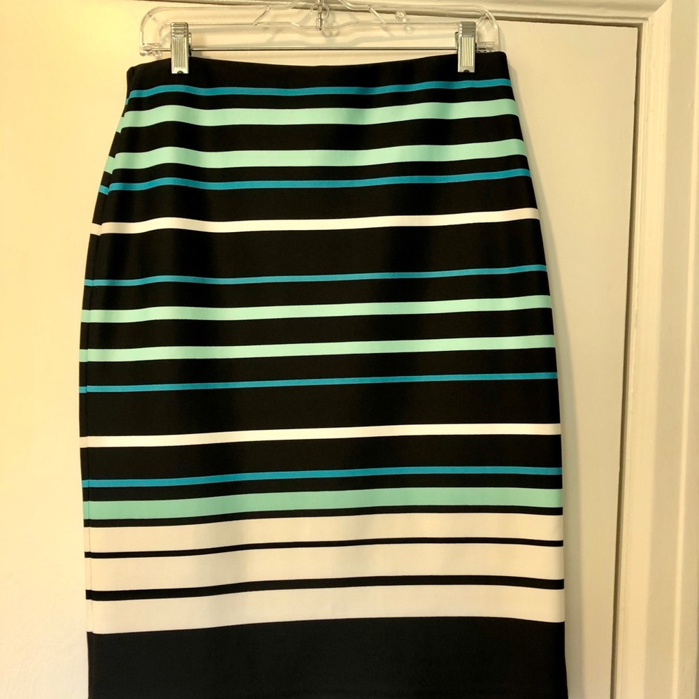 Stretchy curvy pencil skirt